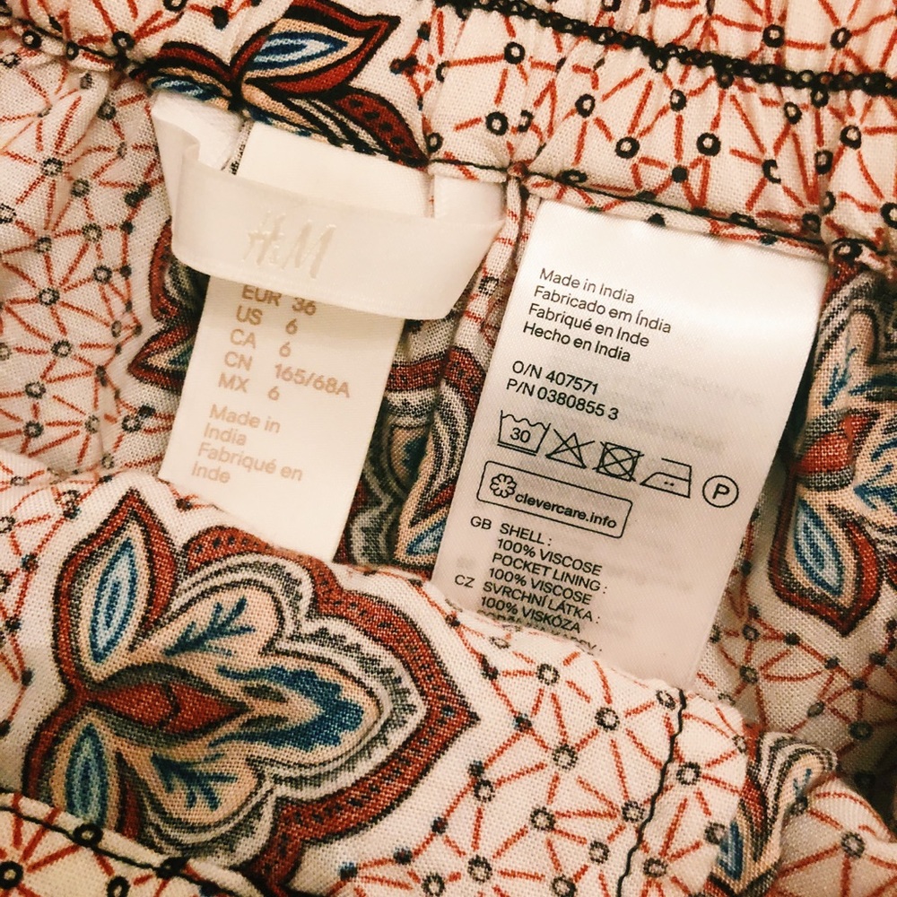 Flowy Patterned Shorts - Picture 2 of 5